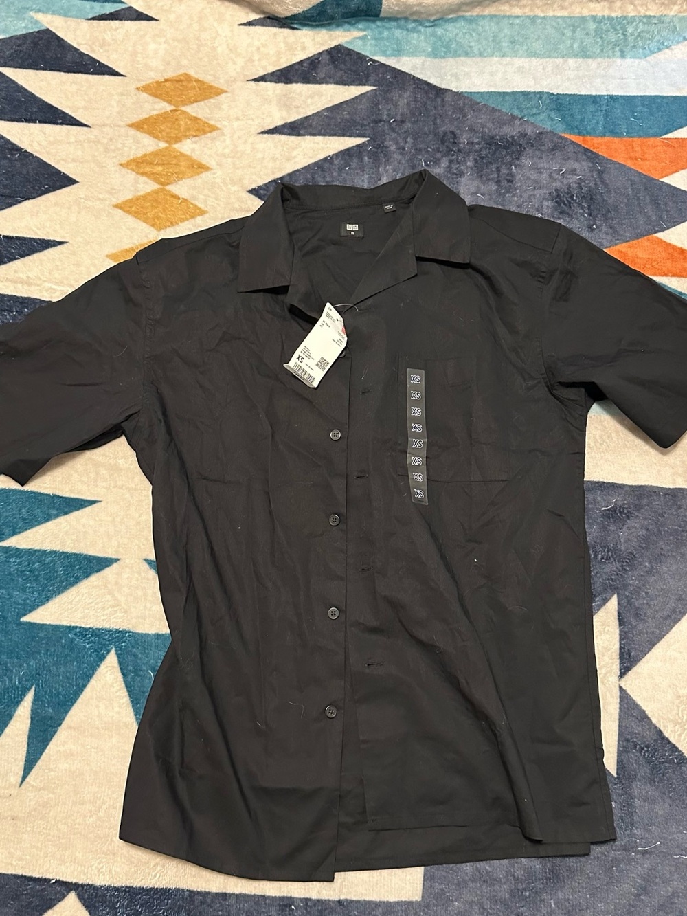 Uniqlo Men's Black Short-Sleeve Button-Down Shirt